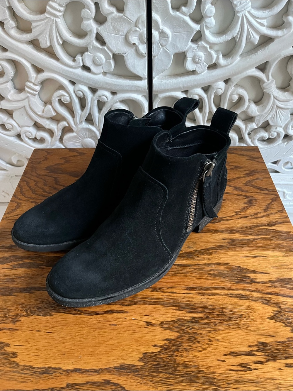 UGG Aureo Black Suede Side Zip Ankle Boots Women’s Size 8 - Picture 3 of 10
